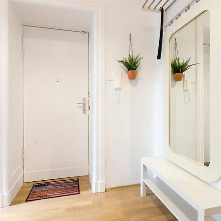 Feels Like * Berlino