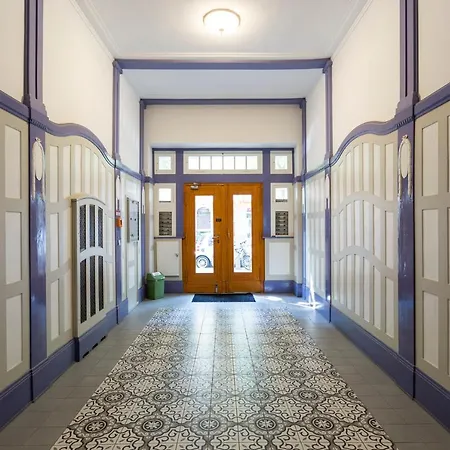 Feels Like * Berlín