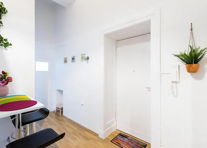 Feels Like برلين