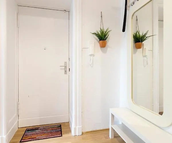 Feels Like * Berlín